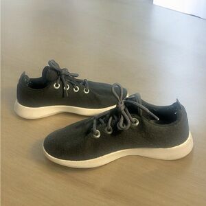 Allbirds Women’s wool runner shoes color black  with white sole size 10